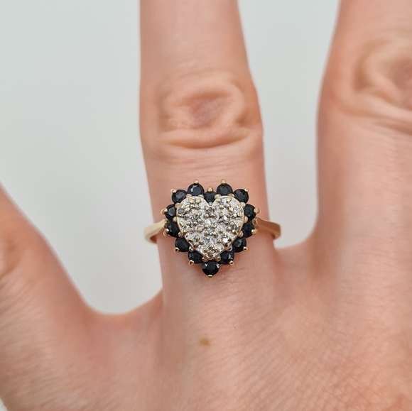 IGC Jewelry 14K Solid Yellow Gold Heart Shaped Ring US Size 7.5 - Picture 1 of 12